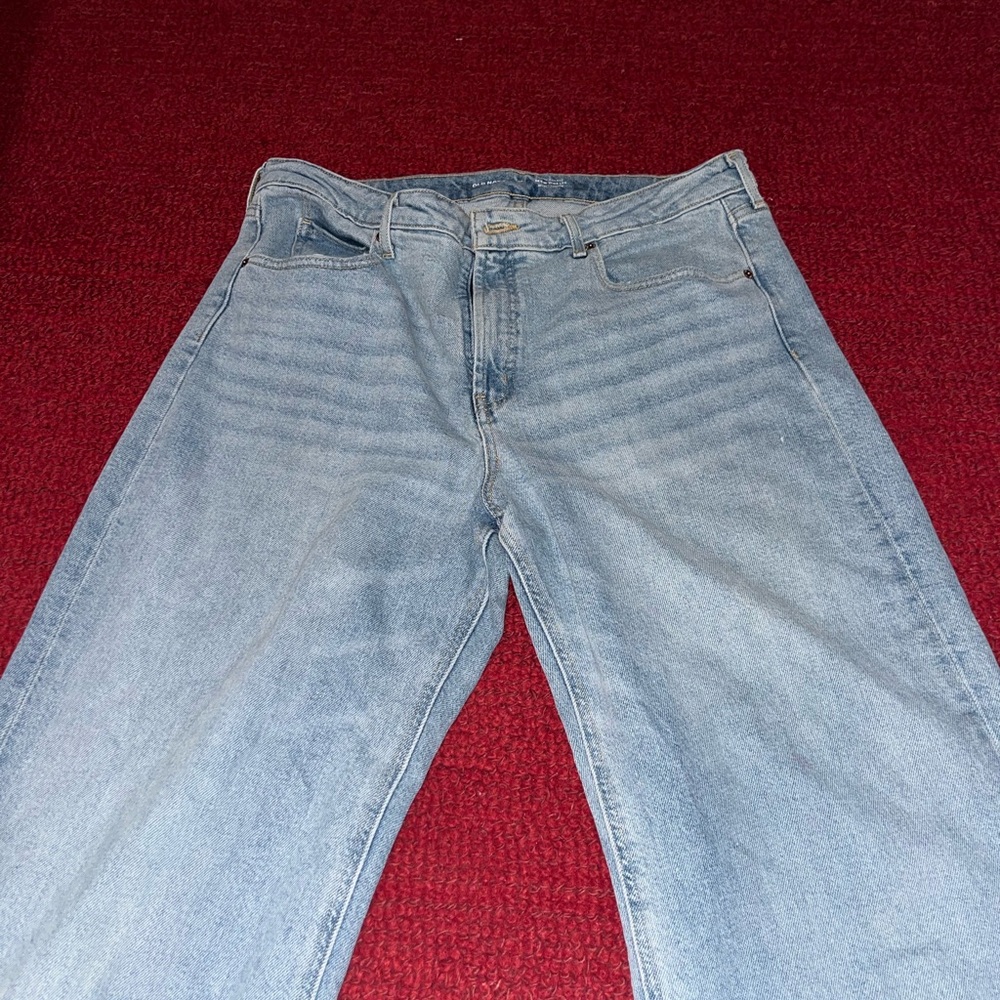 Old Navy Men's Relaxed Fit Light Blue Jeans